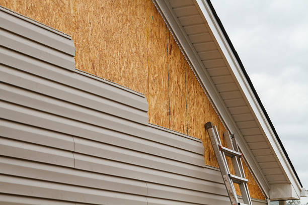 24/7 Emergency Vinyl Siding experts in East Hampton, CT